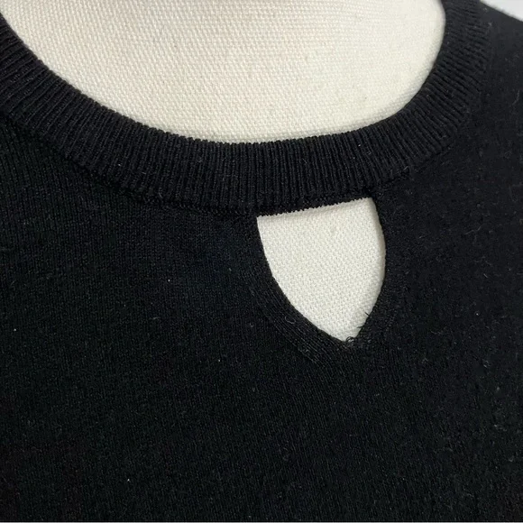 One A Black Keyhole High Low Knit Top Medium - Picture 6 of 10